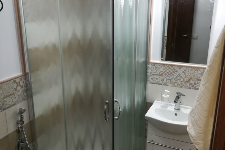 Room 7 of 12