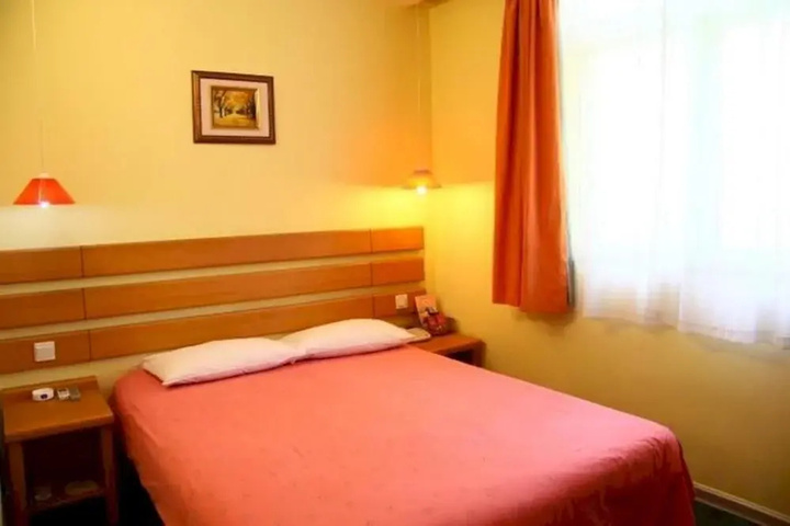 Room 7 of 17