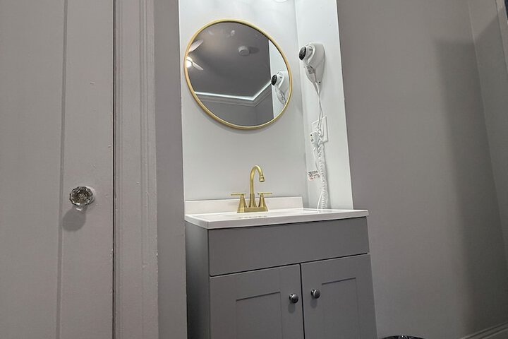 Single Room 1 Double Bed Shared Bathroom (10 of 19)