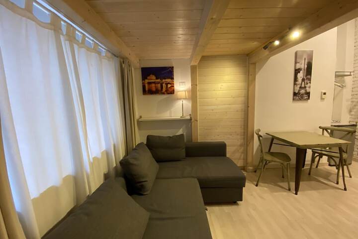 Room 8 of 86