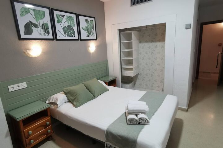 Room 6 of 32