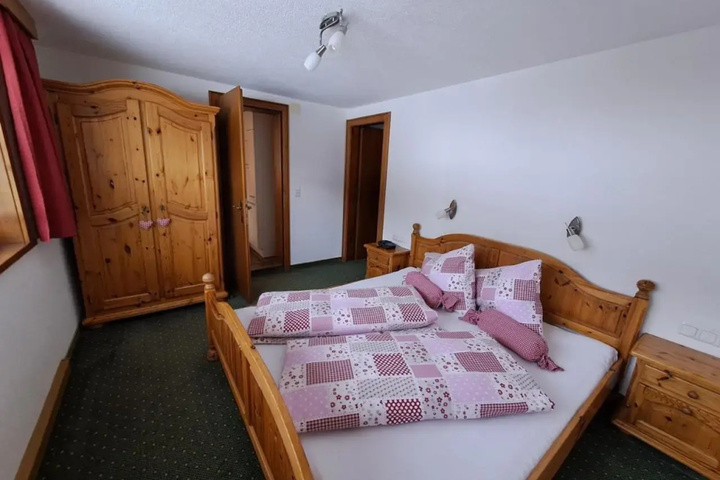 Room 5 of 13