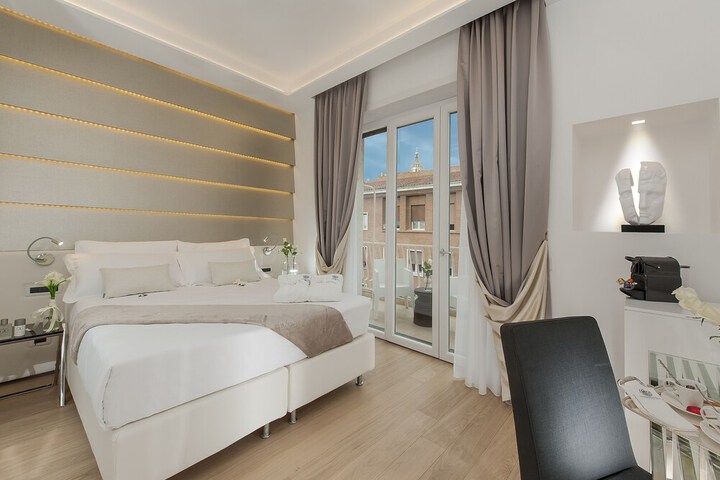 Room 6 of 36
