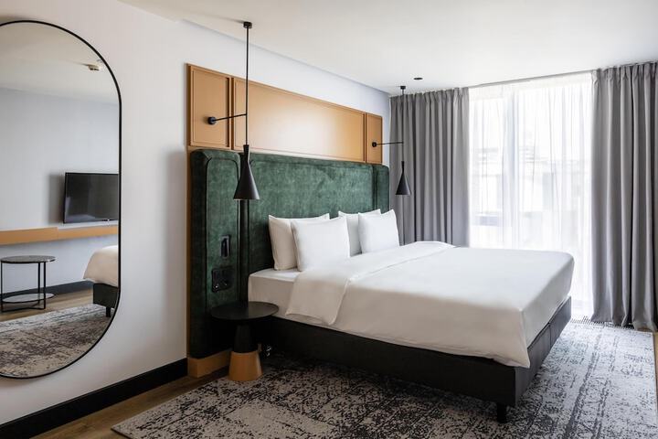 Room 48 of 228