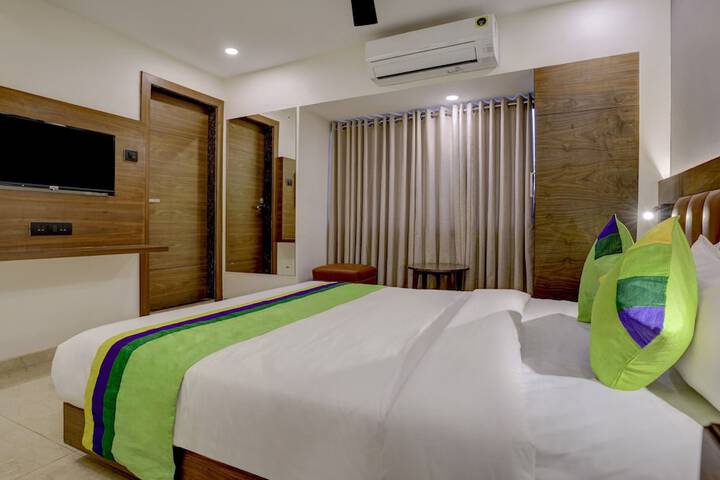 Room 11 of 34