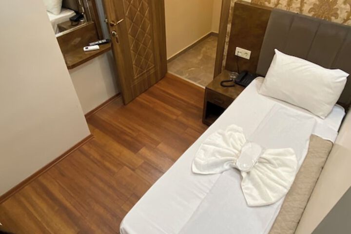 Room 10 of 31