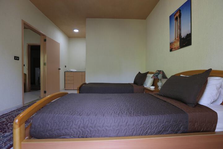 Room 33 of 83