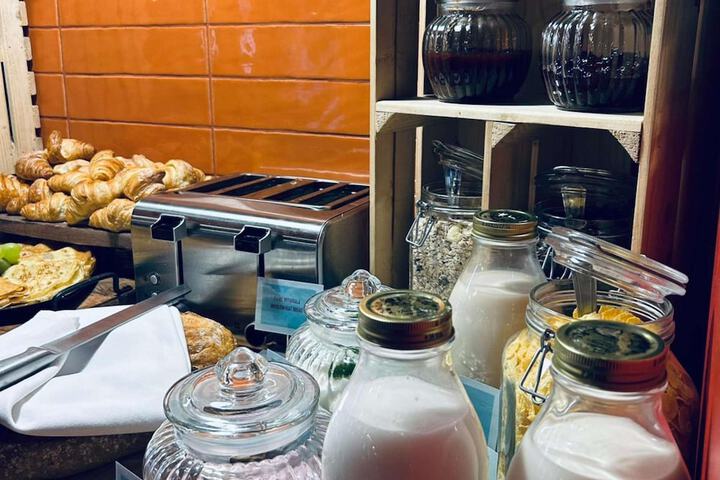 Breakfast/Coffee Service 60 of 151