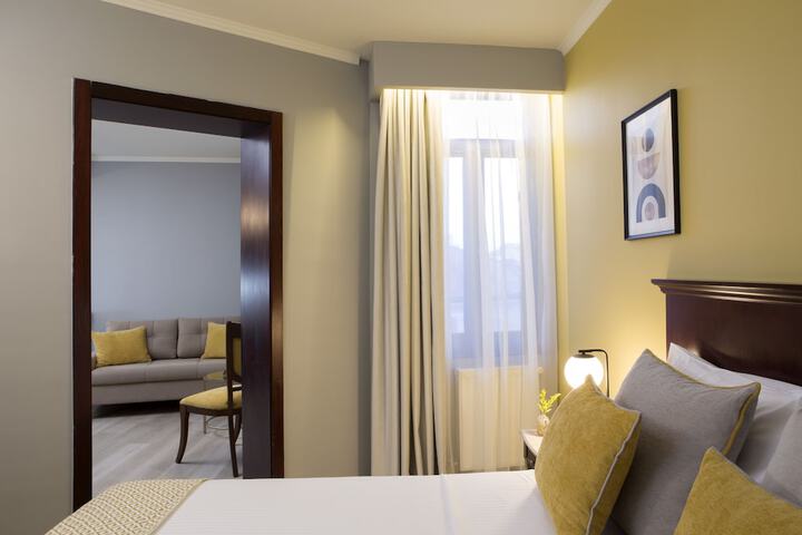 Room 27 of 43
