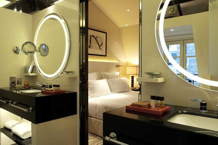 Room 52 of 62