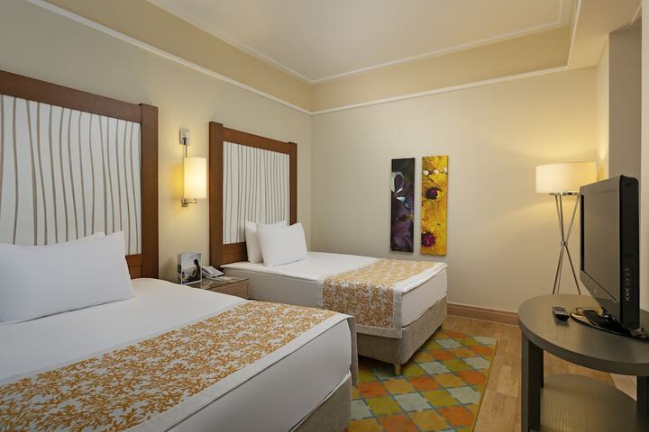 Room 6 of 164