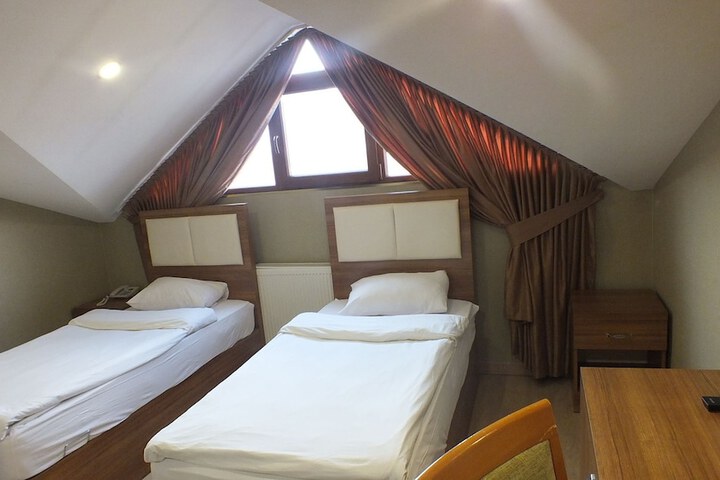 Room 10 of 24