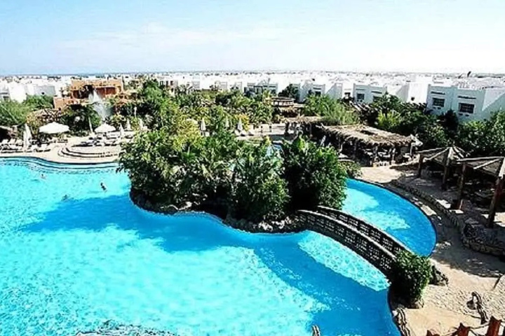 Pool 12 of 18