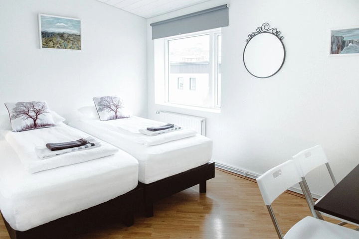 Room 5 of 10