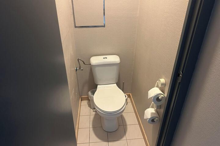 Room 26 of 37