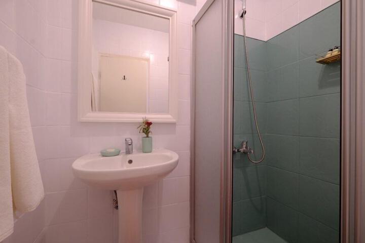 Room 2 of 19