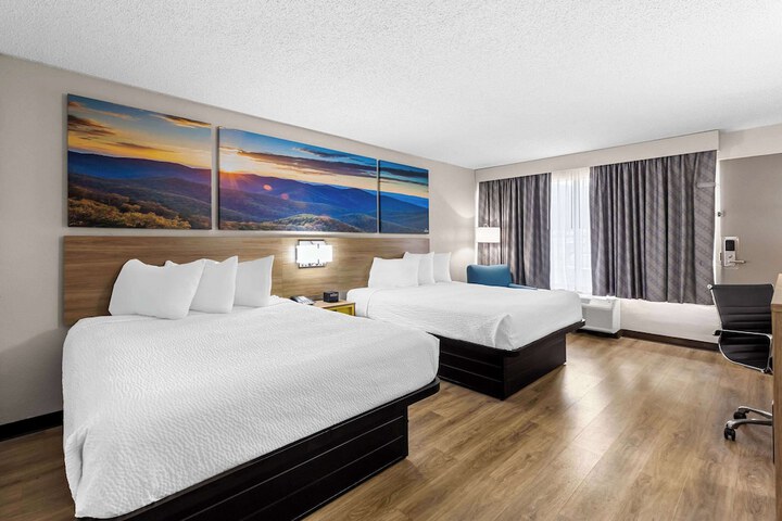 1 Queen Bed (2 of 16)