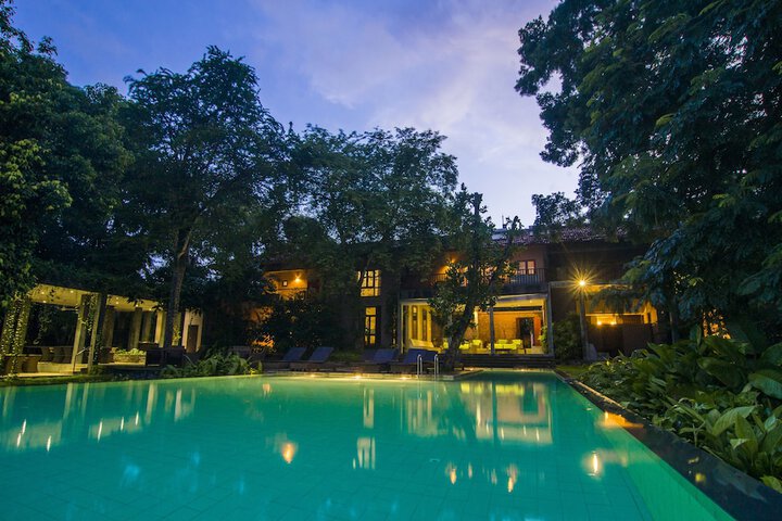 Pool 52 of 76