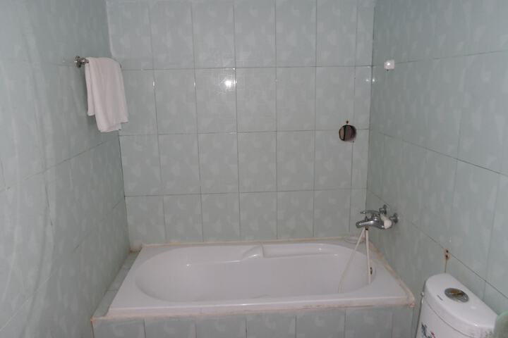 Room 9 of 32