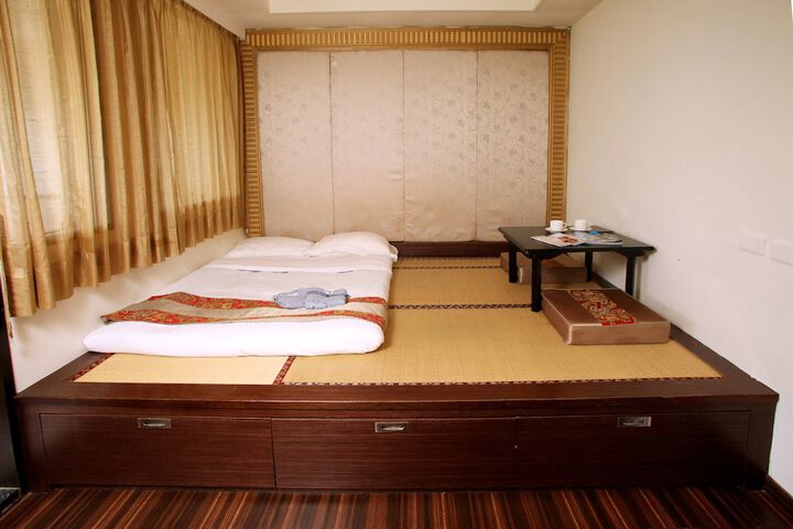 Room 10 of 64