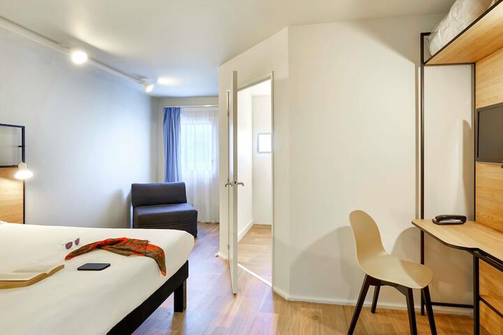 Room 7 of 49