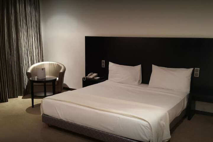 Room 8 of 43