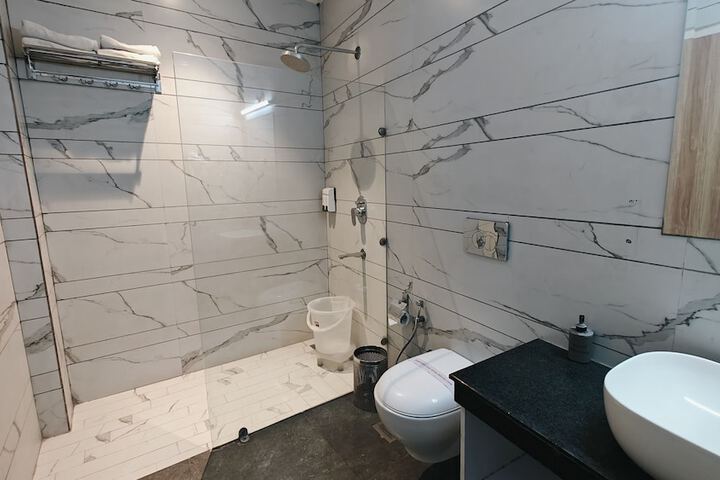 Room 9 of 23