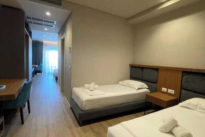 Room 3 of 44
