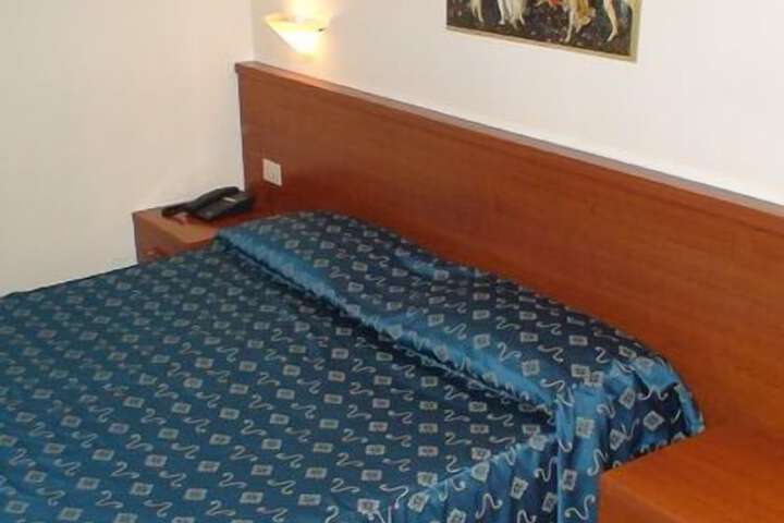 Room 8 of 38