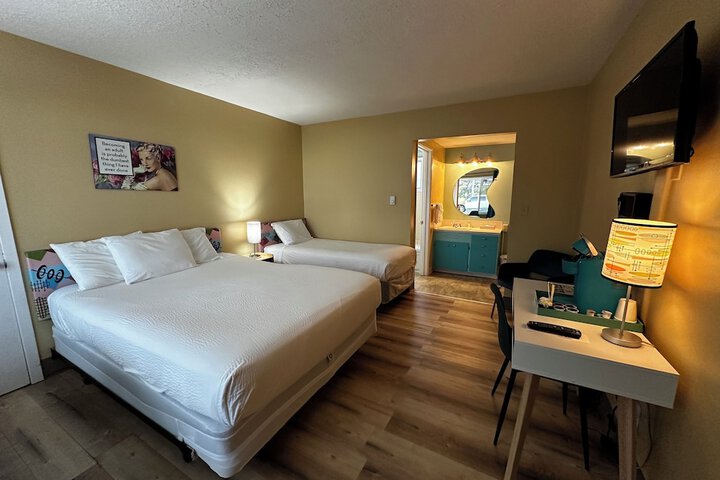 Room 10 of 65