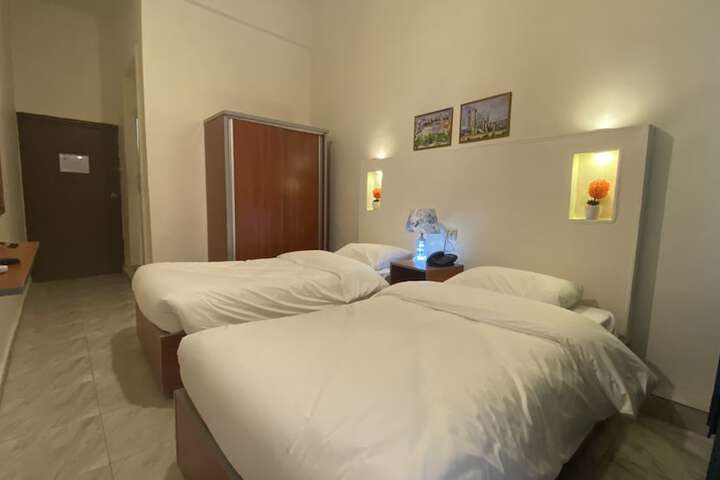 Room 14 of 42