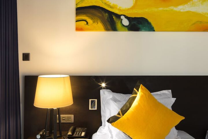 Room 19 of 115