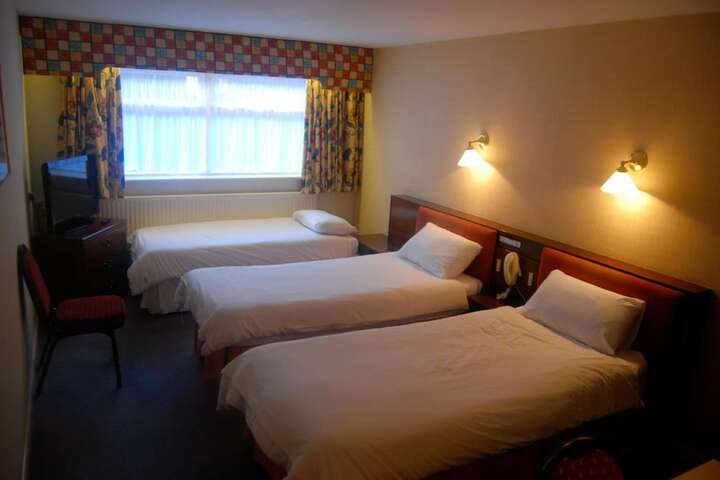 Room 13 of 33