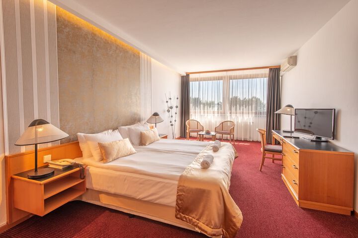 Room 3 of 41
