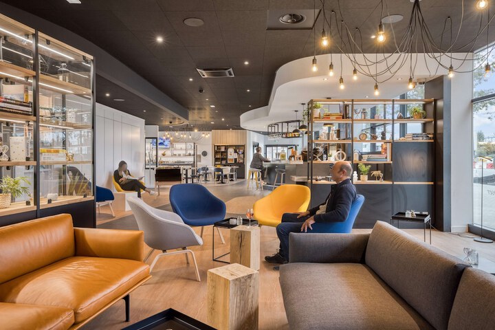Entrance & Lobby