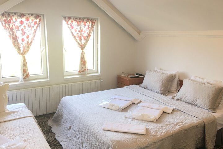 Room 4 of 78