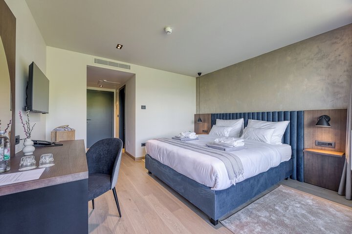 Room 4 of 84