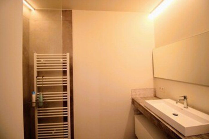 Room 4 of 26