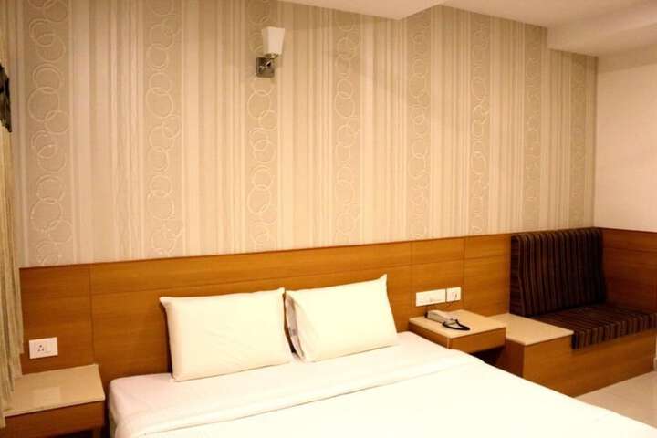 Room 7 of 48