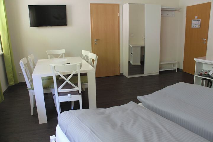 Room 32 of 68