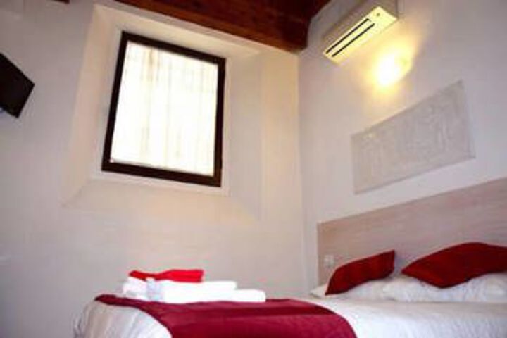 Room 4 of 5