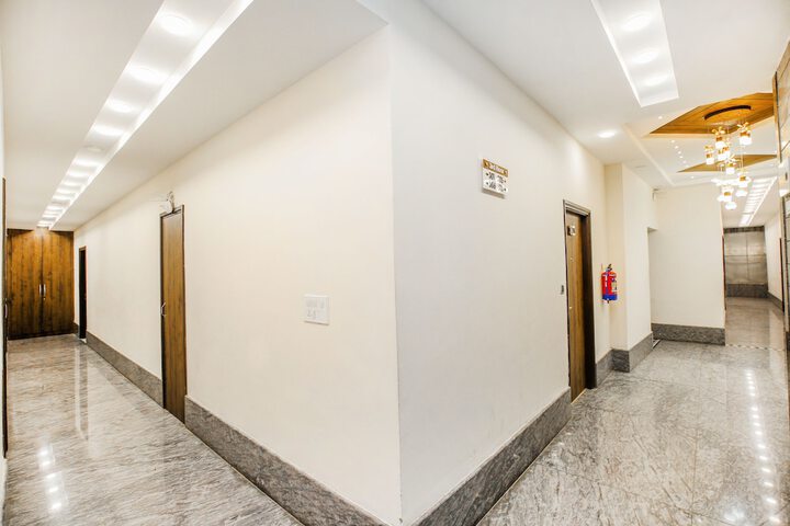 Ballroom/Hall 119 of 128
