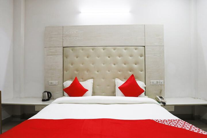 Room 10 of 30