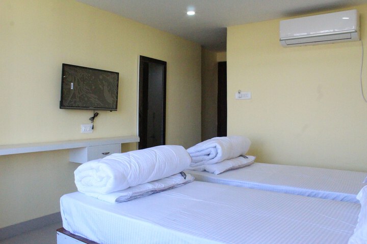 Room 9 of 33