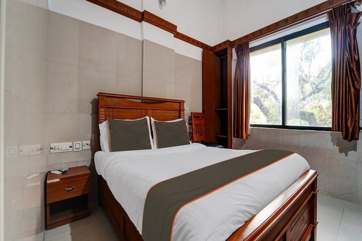 Room 15 of 37