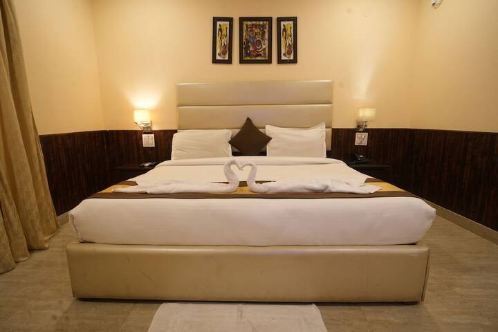 Room 5 of 18