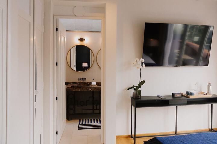 Room 43 of 104