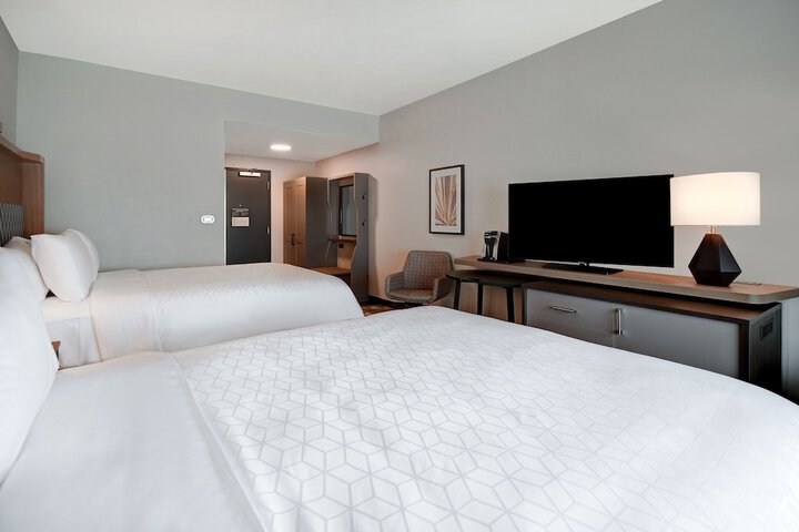 Premium 2 Queen Beds (4 of 18)