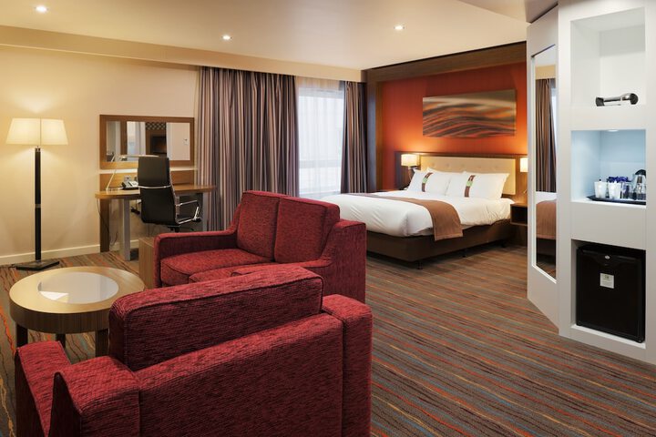 Room 10 of 90