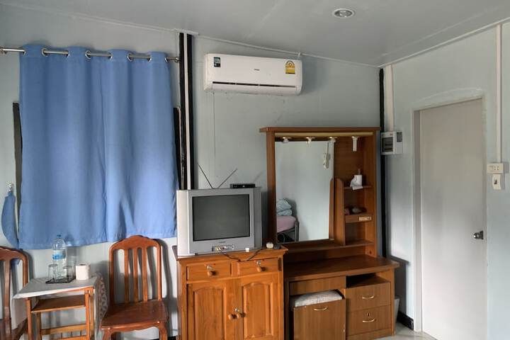 Room 4 of 30